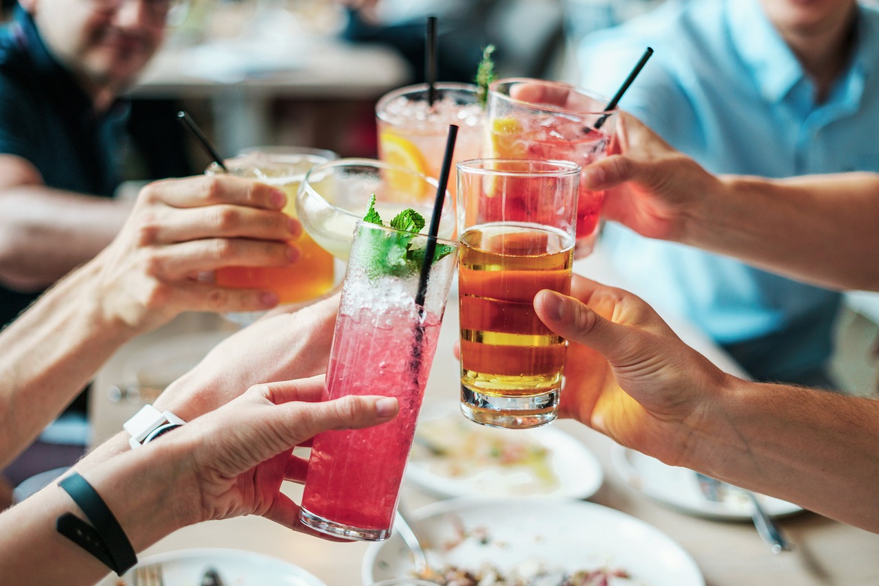 Friends cheering their drinks together.