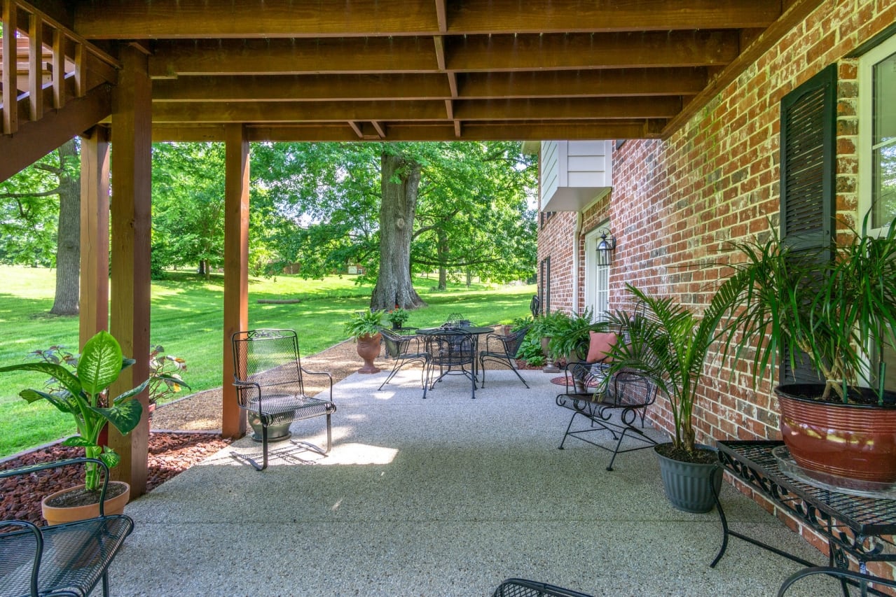 Outdoor entertaining area.