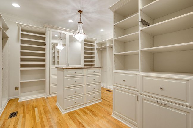 huge master closet at 2552 Old Rome Pike in Lebanon, TN