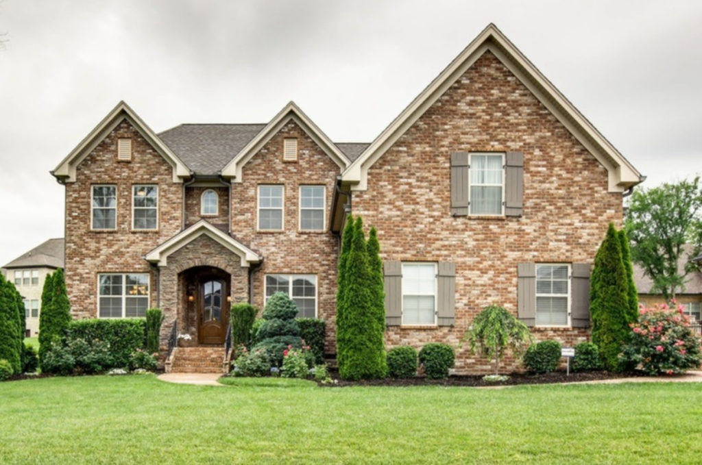 a beautful autumn ridge home